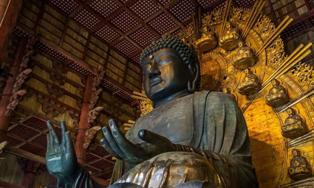 פסל הבודהה הענקי במקדש טודאי-ג'י בעיר נארה יפן